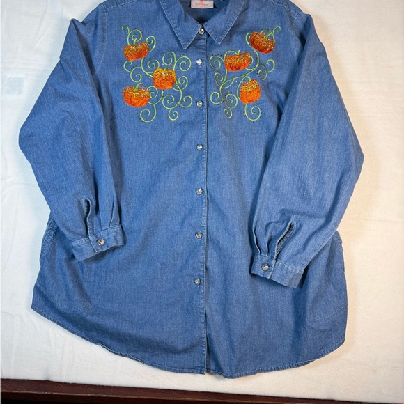 Quacker Factory Women's Button Up Jean Shirt with Embroidered Pumpkins Sz 2X - Picture 11 of 11